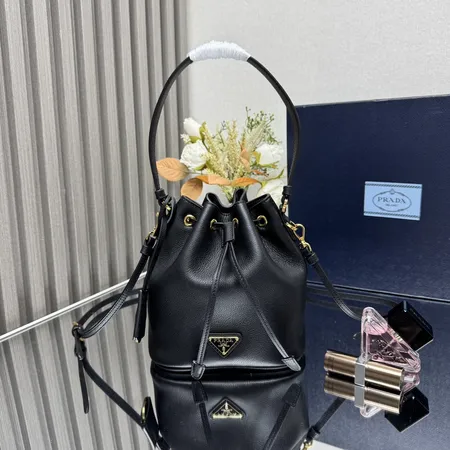 スーパーコピー プラダ キーホルダー