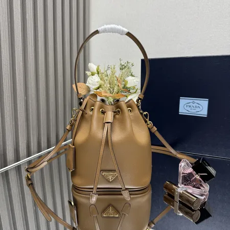 スーパーコピー プラダ キーホルダー