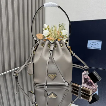 スーパーコピー プラダ キーホルダー