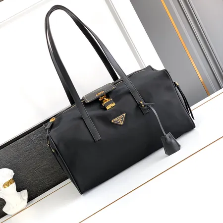 スーパーコピー プラダ キーホルダー