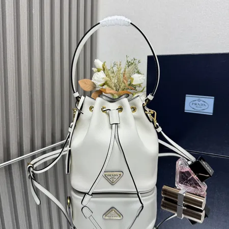 スーパーコピー プラダ キーホルダー