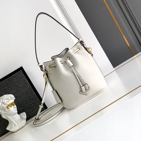 スーパーコピー プラダ キーホルダー