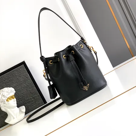 スーパーコピー プラダ キーホルダー