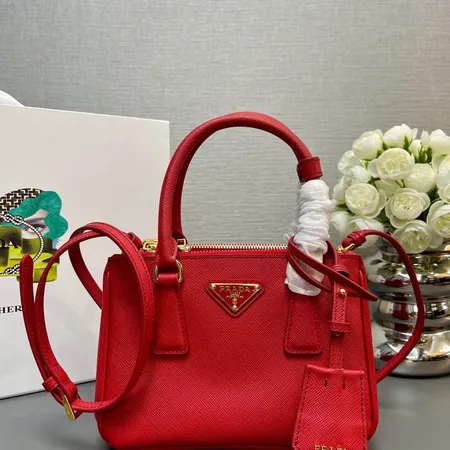 スーパーコピー プラダ キーホルダー