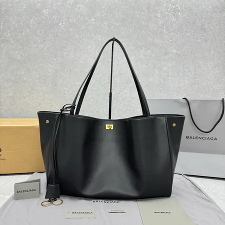 スーパーコピー バレンシアガ キーホルダー