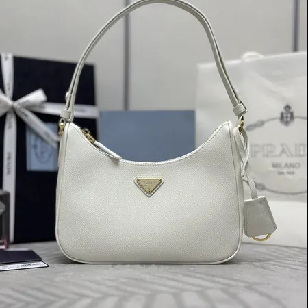 スーパーコピー プラダ キーホルダー