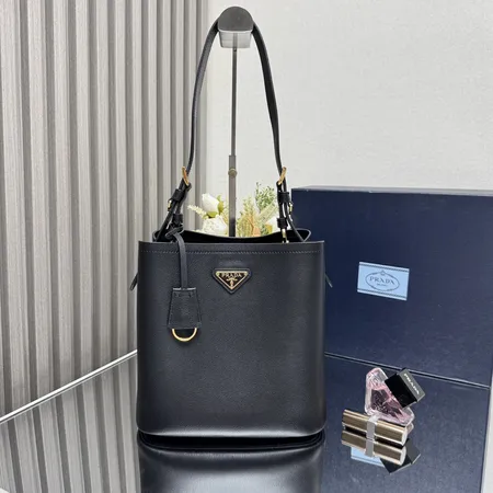 スーパーコピー プラダ キーホルダー