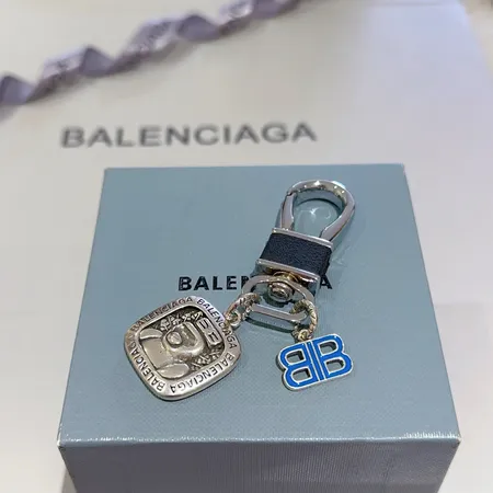 スーパーコピー バレンシアガ キーホルダー
