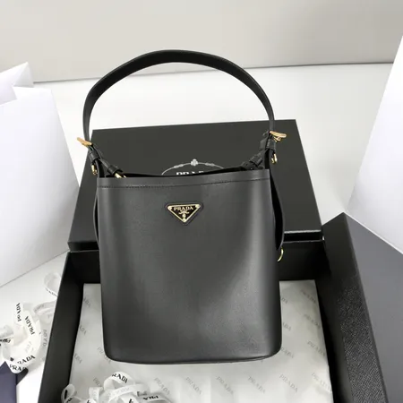 スーパーコピー プラダ キーホルダー