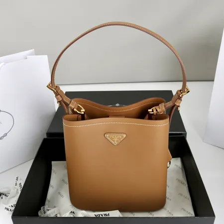 スーパーコピー プラダ キーホルダー