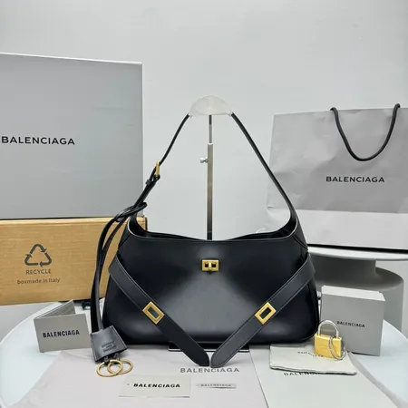 スーパーコピー バレンシアガ キーホルダー