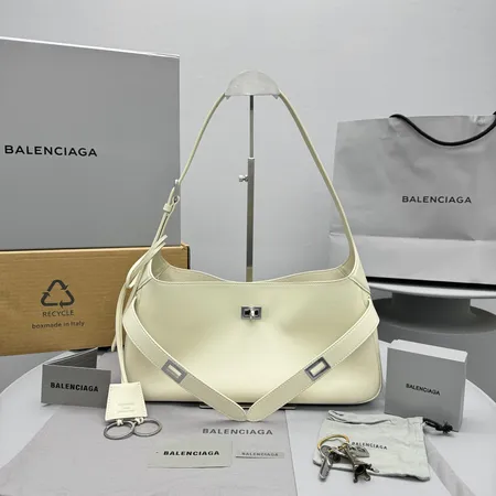 スーパーコピー バレンシアガ キーホルダー