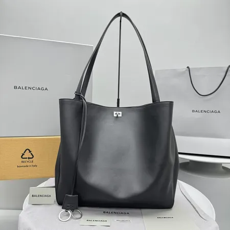 スーパーコピー バレンシアガ キーホルダー