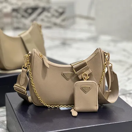 スーパーコピー バレンシアガ キーホルダー