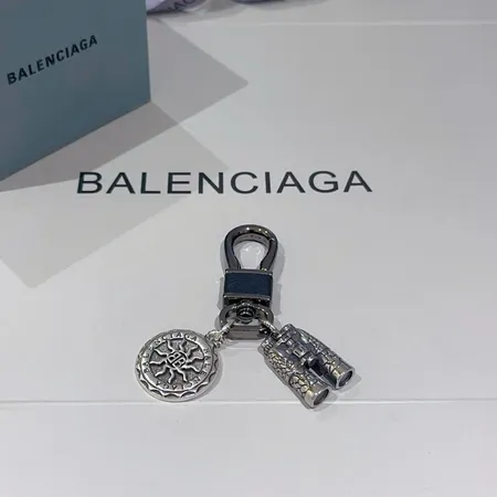 スーパーコピー バレンシアガ キーホルダー