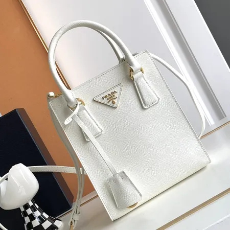 スーパーコピー プラダ キーホルダー