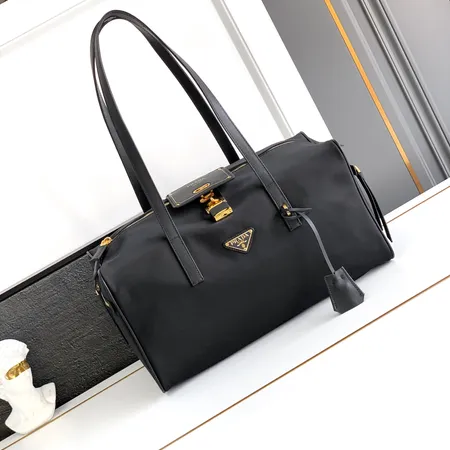 スーパーコピー プラダ キーホルダー