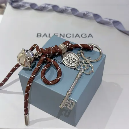 スーパーコピー バレンシアガ キーホルダー