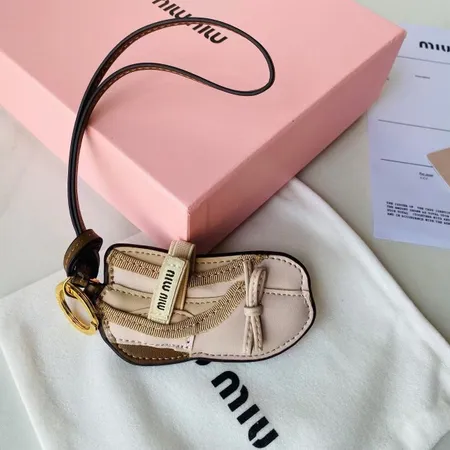 スーパーコピー ミュウミュウ キーホルダー