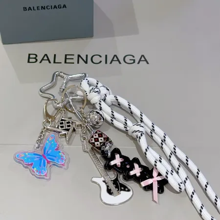 スーパーコピー バレンシアガ キーホルダー