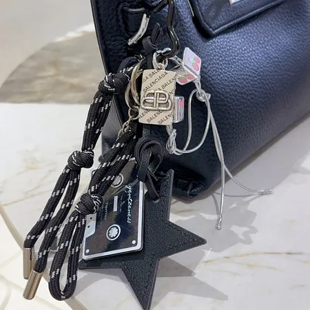 スーパーコピー バレンシアガ キーホルダー