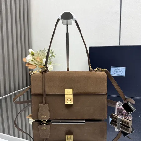 スーパーコピー プラダ キーホルダー