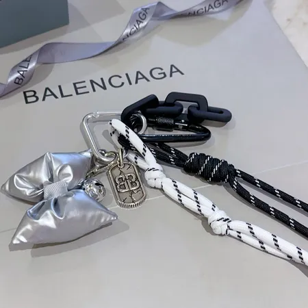 スーパーコピー バレンシアガ キーホルダー