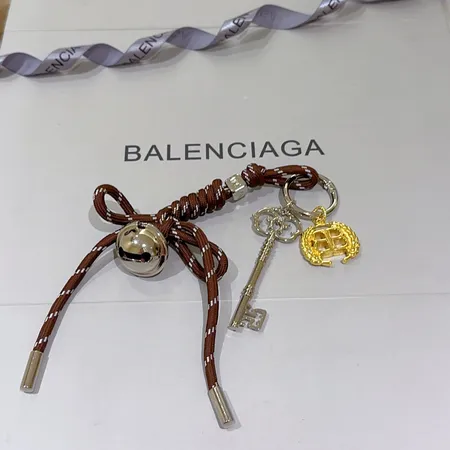 スーパーコピー バレンシアガ キーホルダー