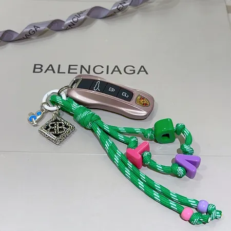 スーパーコピー バレンシアガ キーホルダー