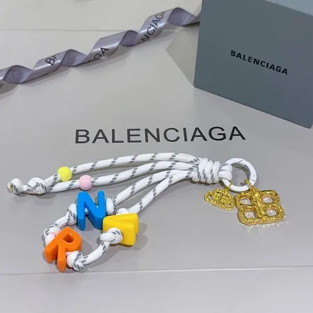 スーパーコピー バレンシアガ キーホルダー