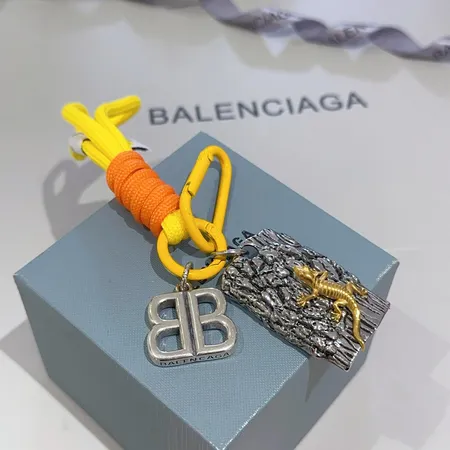 スーパーコピー バレンシアガ キーホルダー