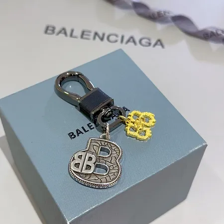 スーパーコピー バレンシアガ キーホルダー