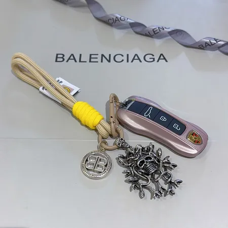 スーパーコピー バレンシアガ キーホルダー