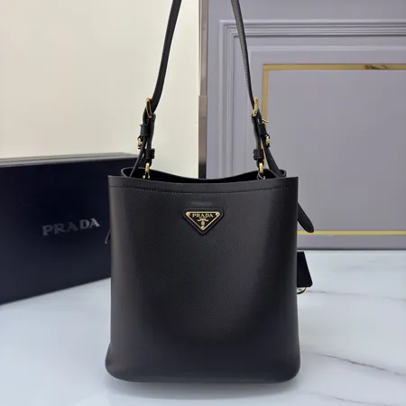 スーパーコピー プラダ キーホルダー