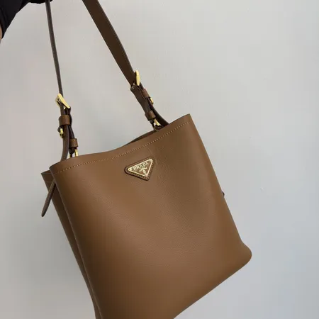 スーパーコピー プラダ キーホルダー