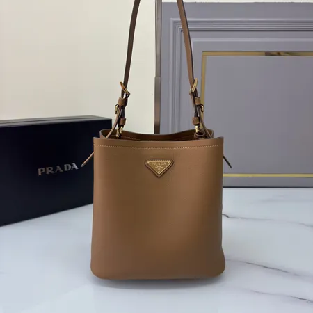 スーパーコピー プラダ キーホルダー