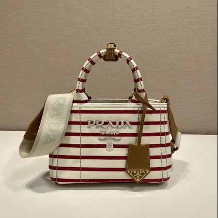 スーパーコピー プラダ キーホルダー