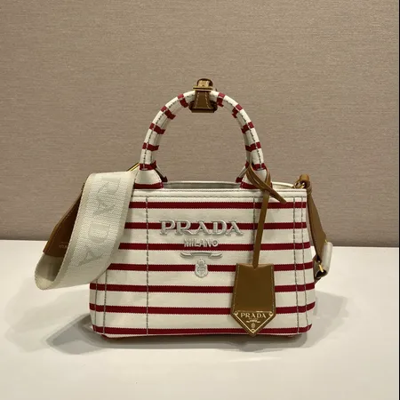 スーパーコピー プラダ キーホルダー