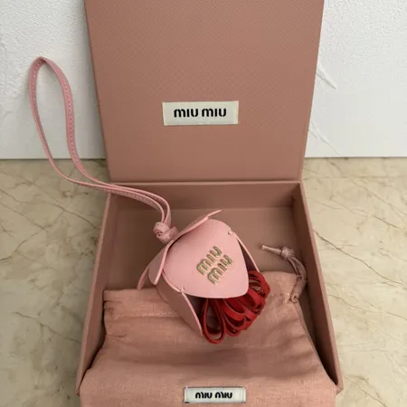 スーパーコピー ミュウミュウ キーホルダー