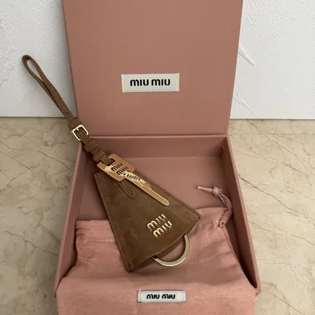 スーパーコピー ミュウミュウ キーホルダー