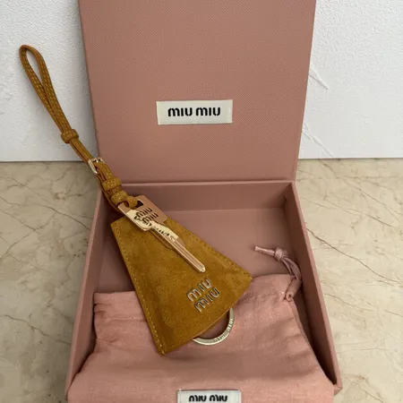 スーパーコピー ミュウミュウ キーホルダー