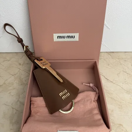 スーパーコピー ミュウミュウ キーホルダー