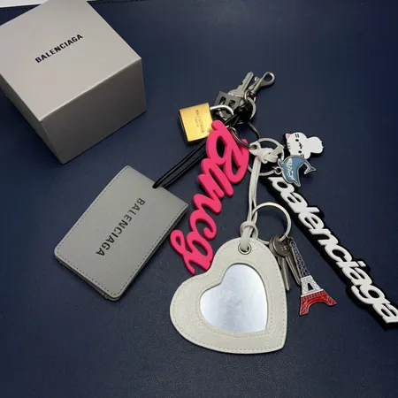 スーパーコピー バレンシアガ キーホルダー
