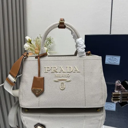 スーパーコピー プラダ キーホルダー