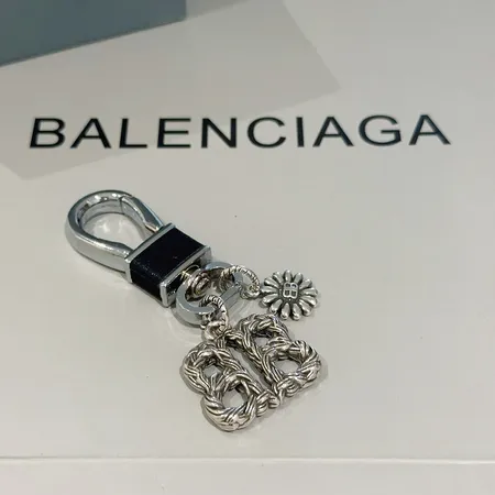 スーパーコピー バレンシアガ キーホルダー
