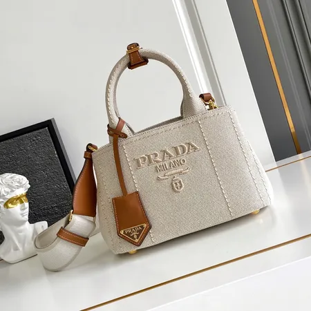 スーパーコピー バレンシアガ キーホルダー