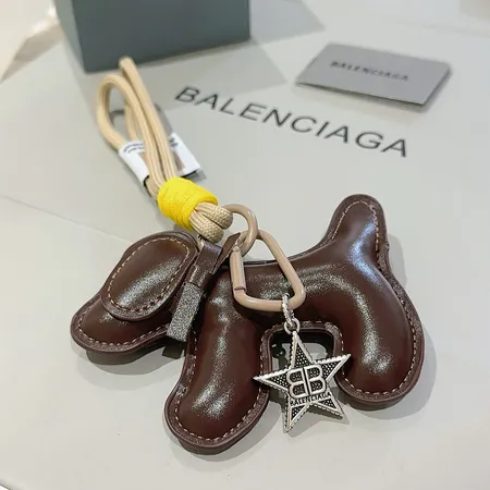 スーパーコピー バレンシアガ キーホルダー