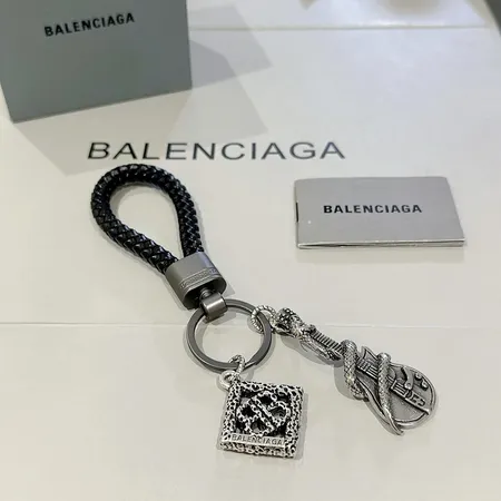 スーパーコピー バレンシアガ キーホルダー