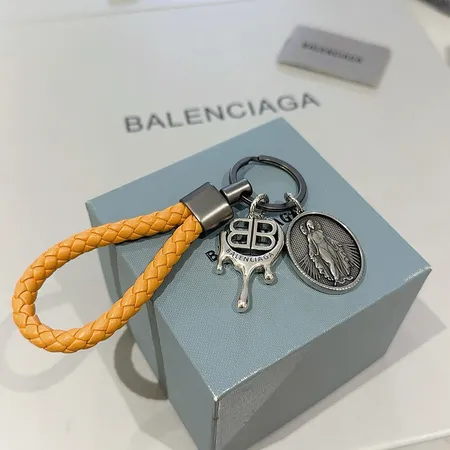 スーパーコピー バレンシアガ キーホルダー