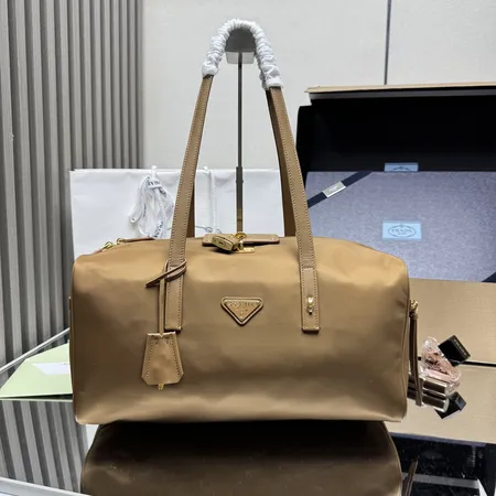 スーパーコピー プラダ キーホルダー